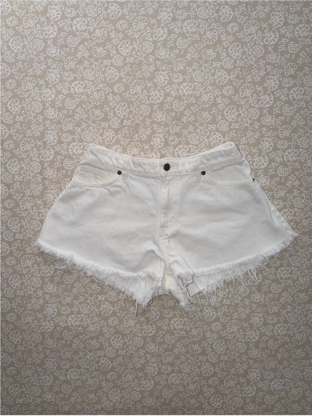 H&M Women's White Frayed Hem Denim Shorts
